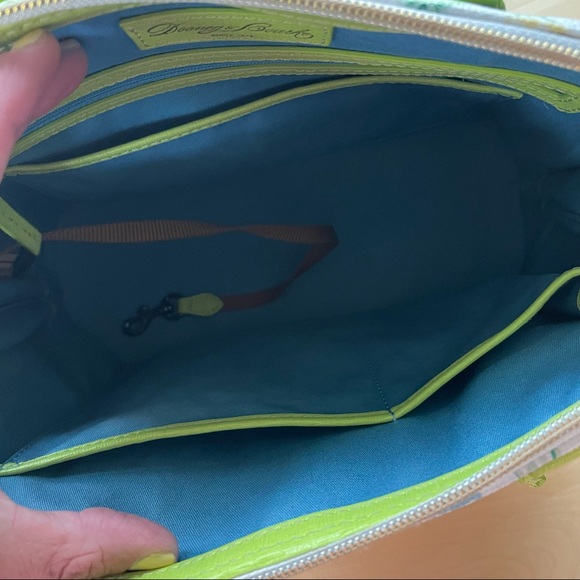 [SOLD] Like New Dooney and Bourke Tiki Satchel Bag - Picture 4 of 7